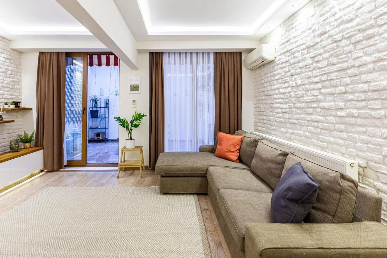 Missafir Exquisite Flat With Backyard And Excellent Location Near Trendy Attractions In Nisantasi, Sisli *