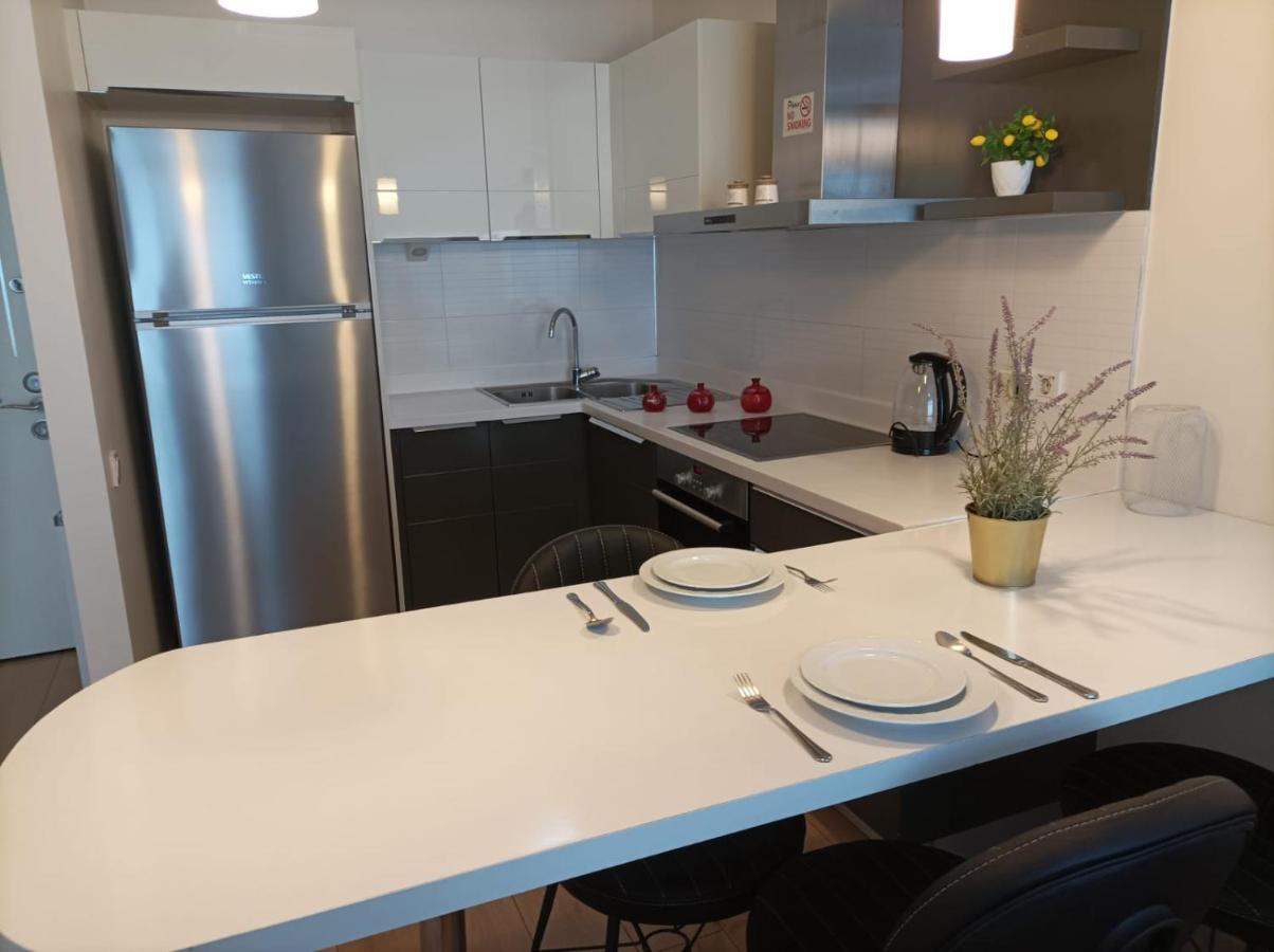 Mall Of Full 1+1 Apartment *
