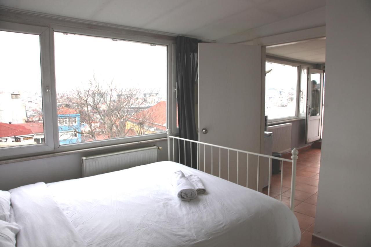 6 Romantic City View Flat With Terrace