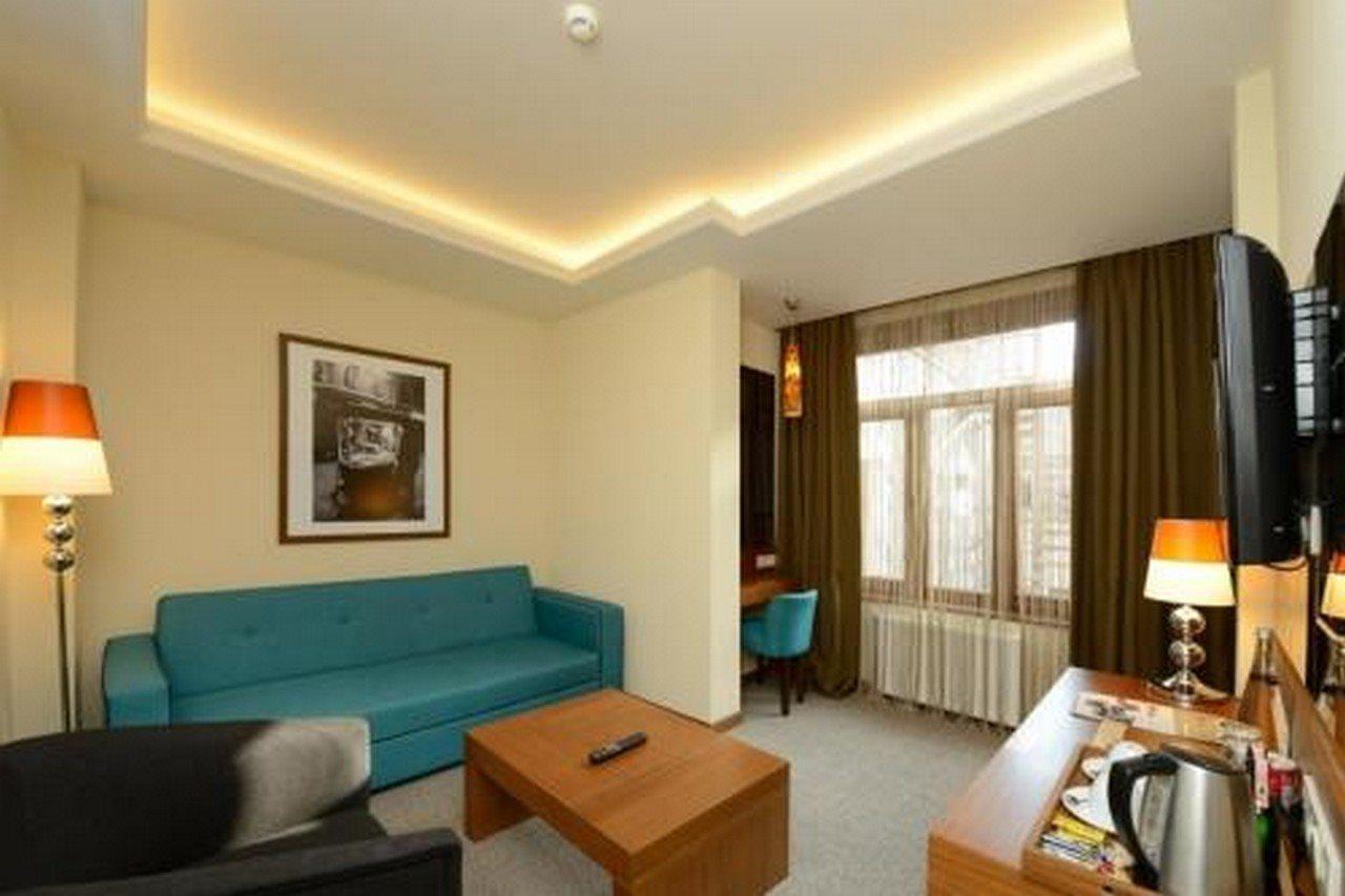 Collage Pera Hotel Istambul