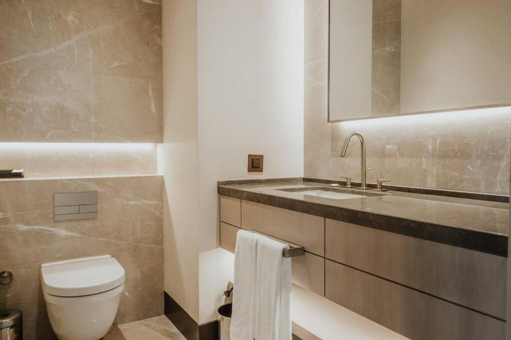 Serviced Luxurious 3+1 In Address Emaar Square Apartment *