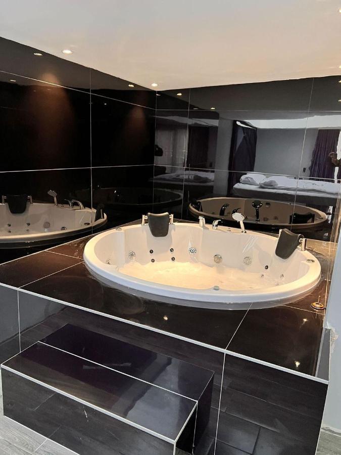 Kent Apartment *