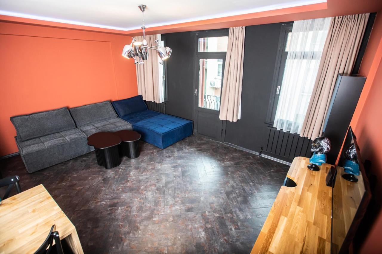 Apartment Black Mansion