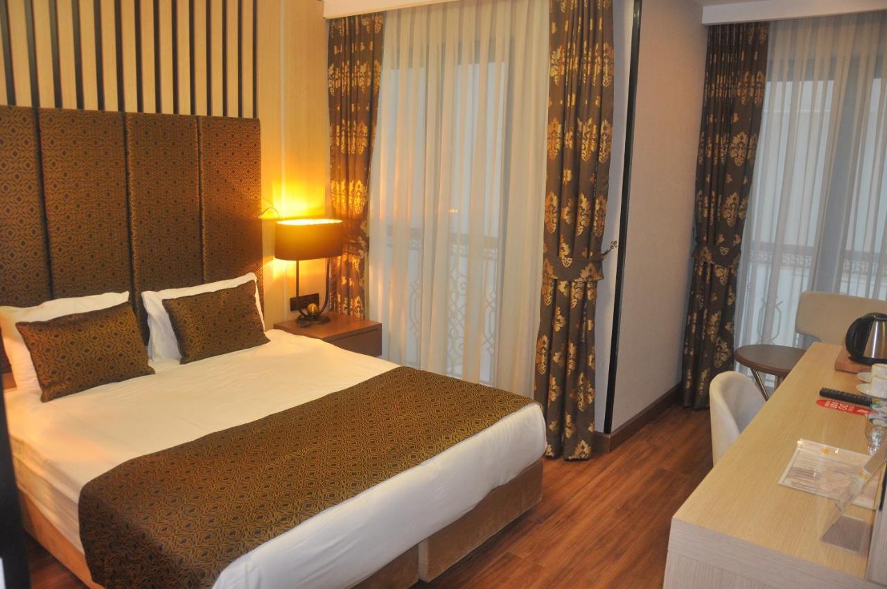 Pell Palace & Hotel 2*