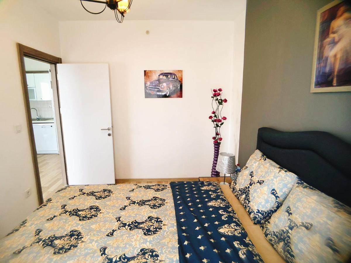 Apartment Alpha Home-aris