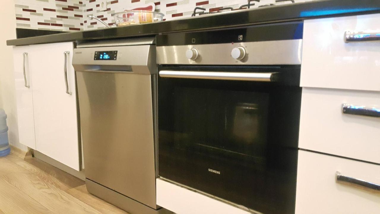 Shared Center Of The Istanbul, Metro 3 Mnt Homestay
