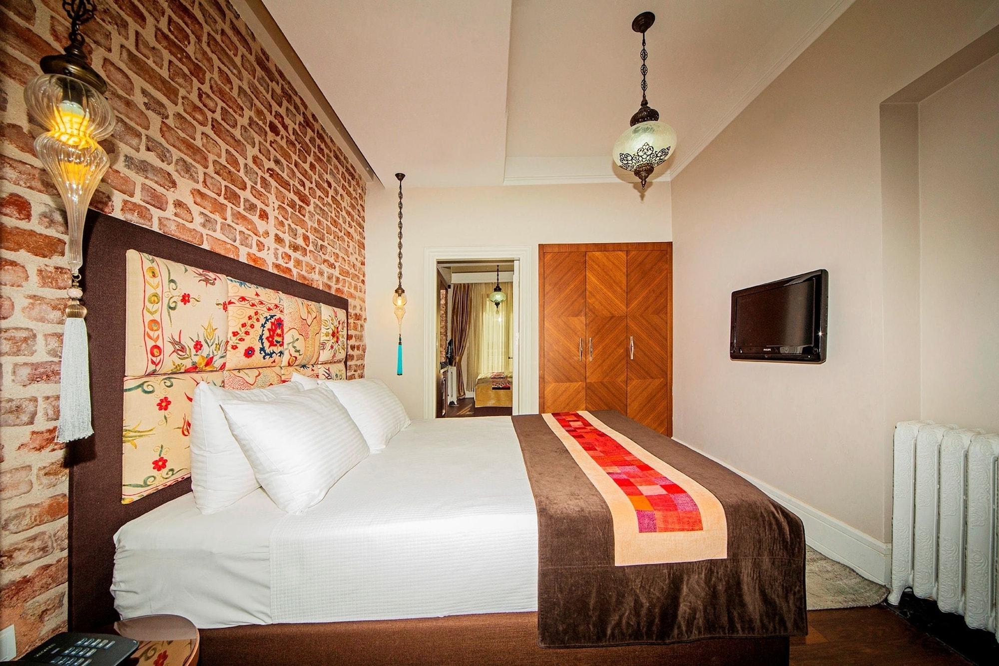 Azade Hotel 3*