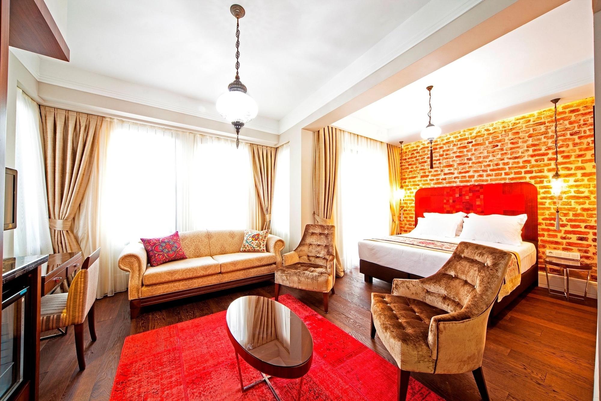 Azade Hotel 3*