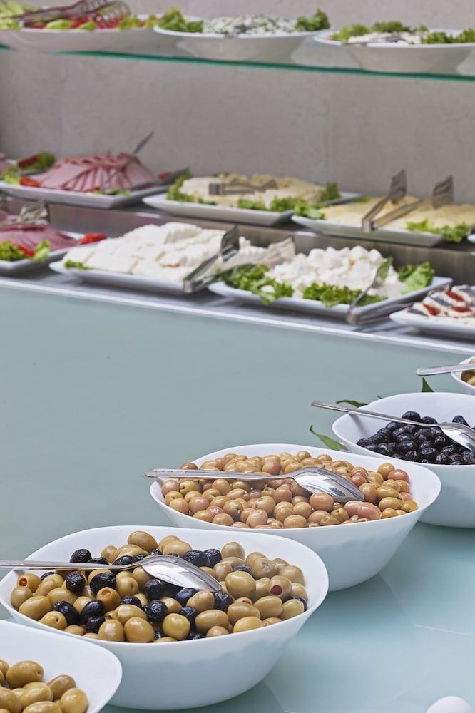 Azade Hotel 3*