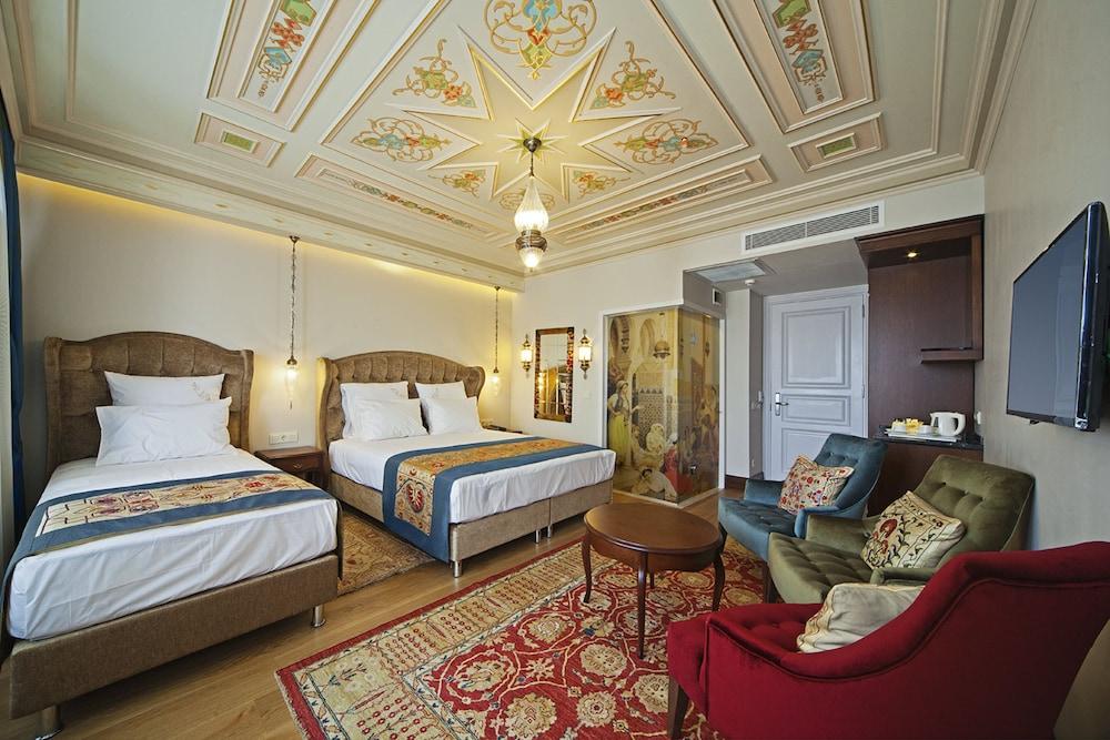 Azade Hotel 3*