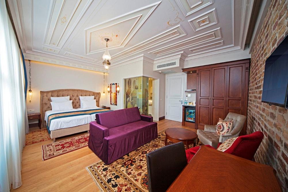 Azade Hotel