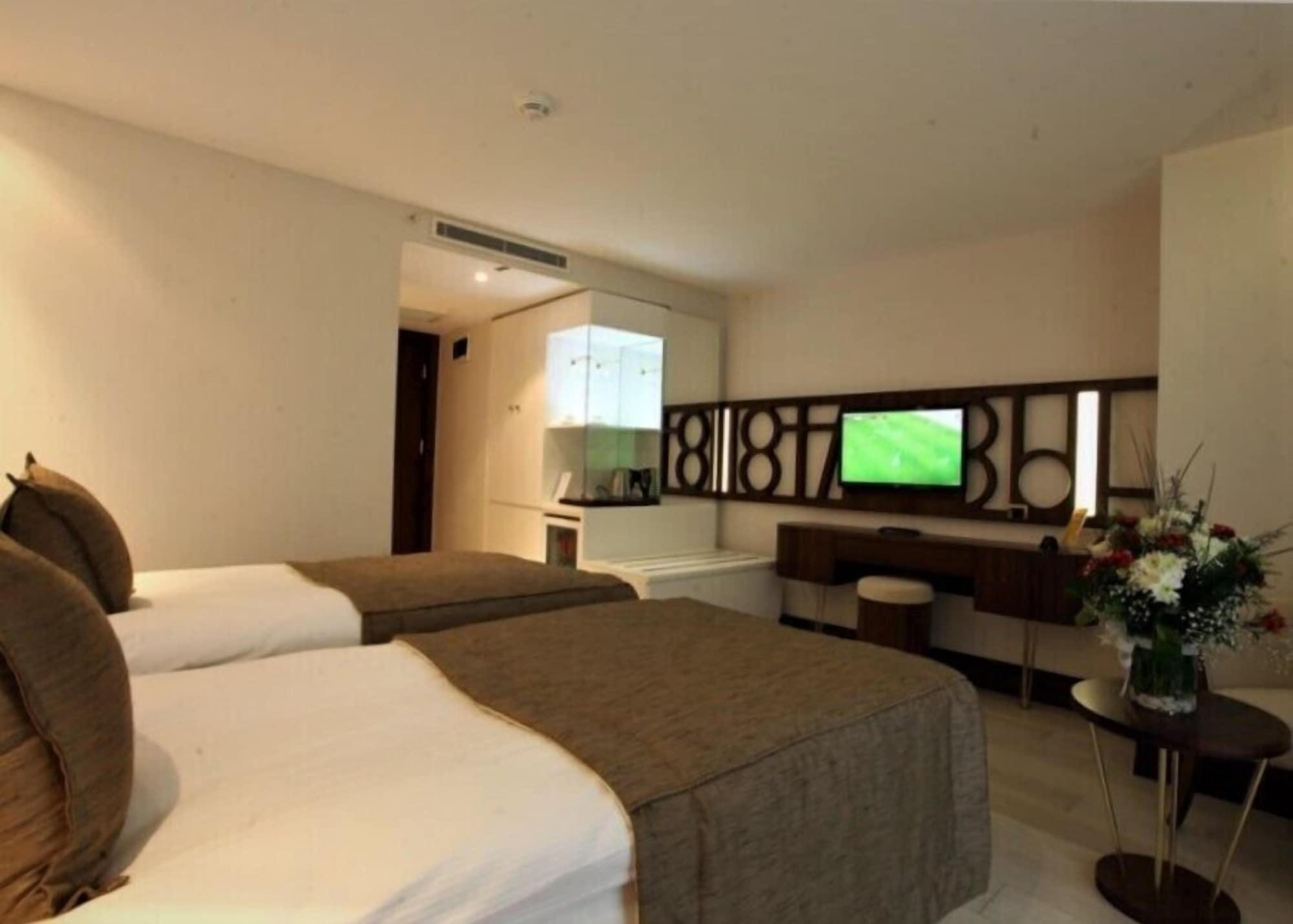 Hotel Victory &