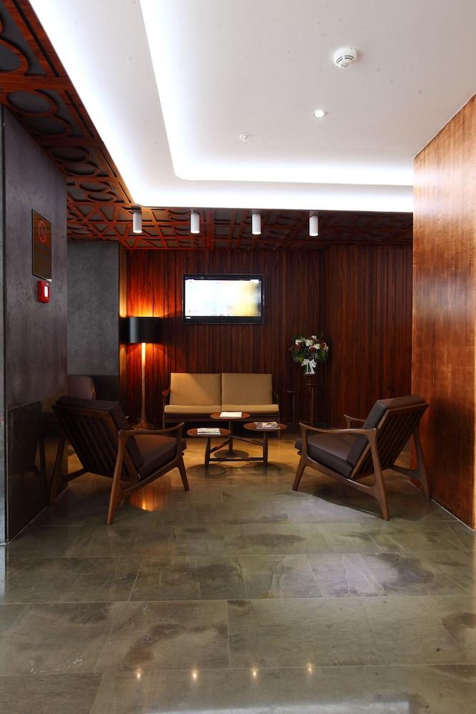 Hotel Victory &