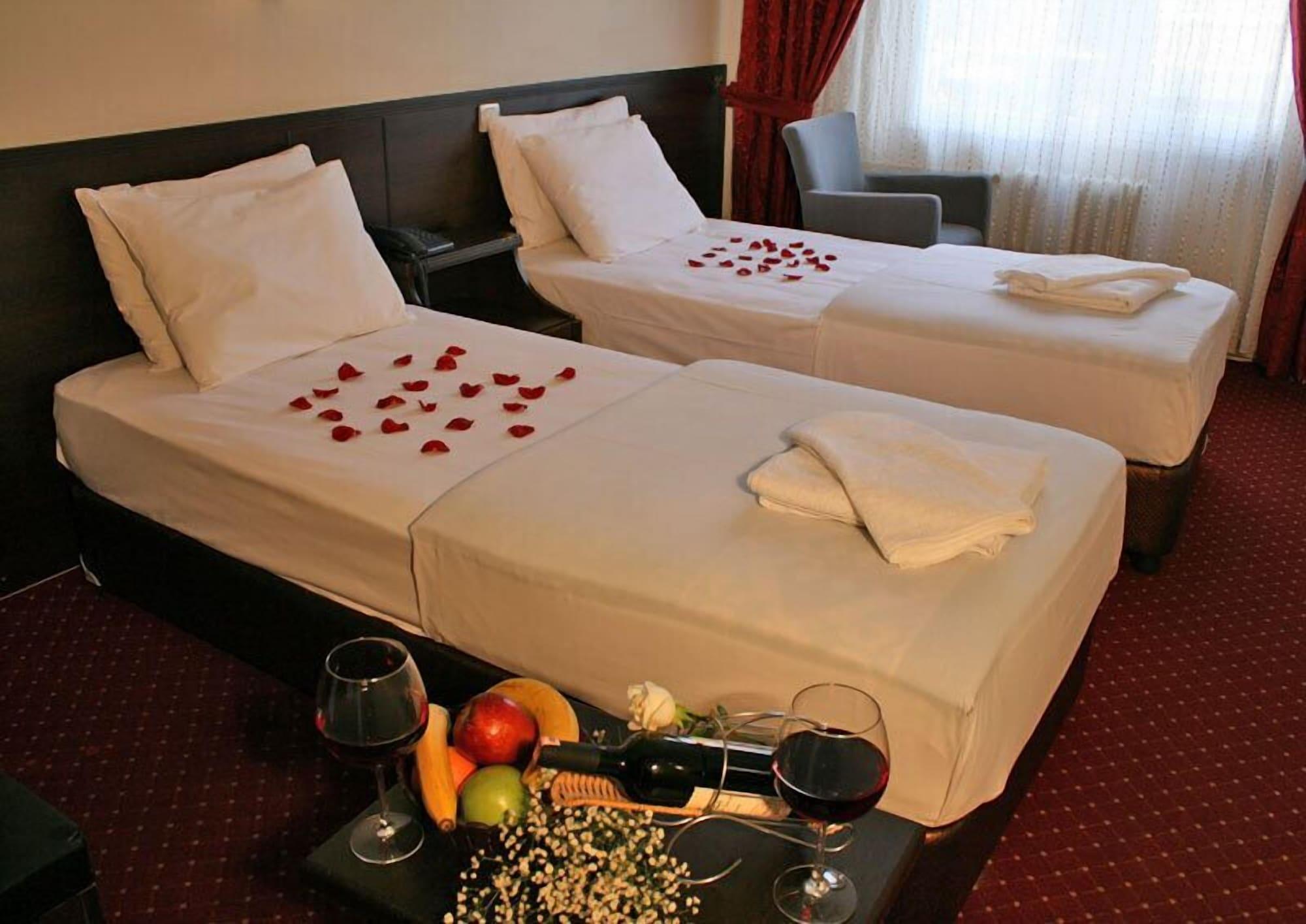 Diana Hotel 2*