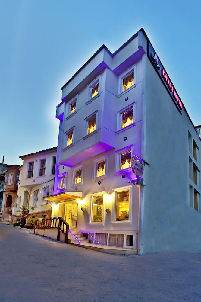 Hotel Divas 3*