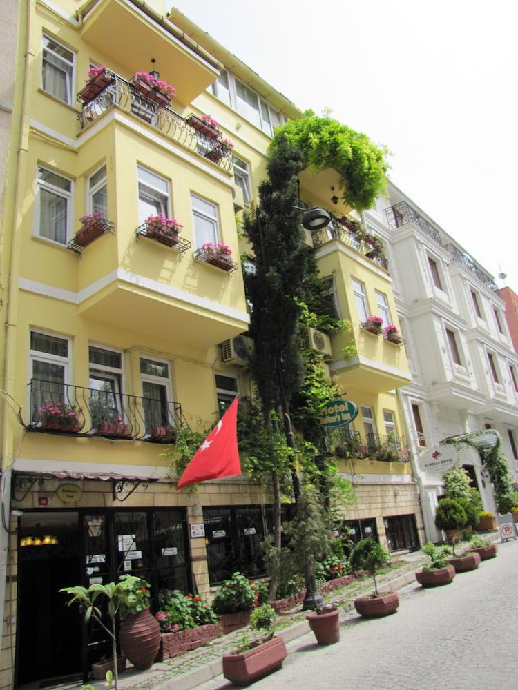 Sultans Hotel *