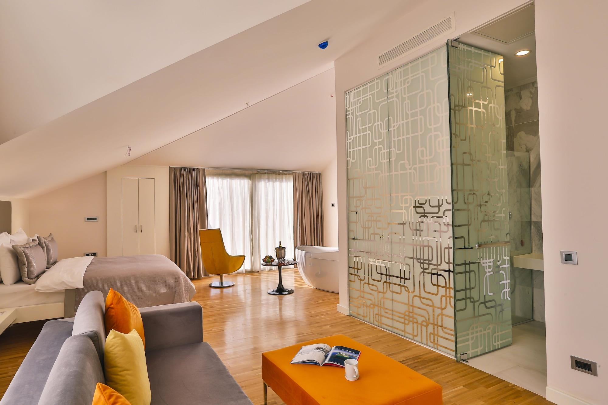 Business Life Otel 4*