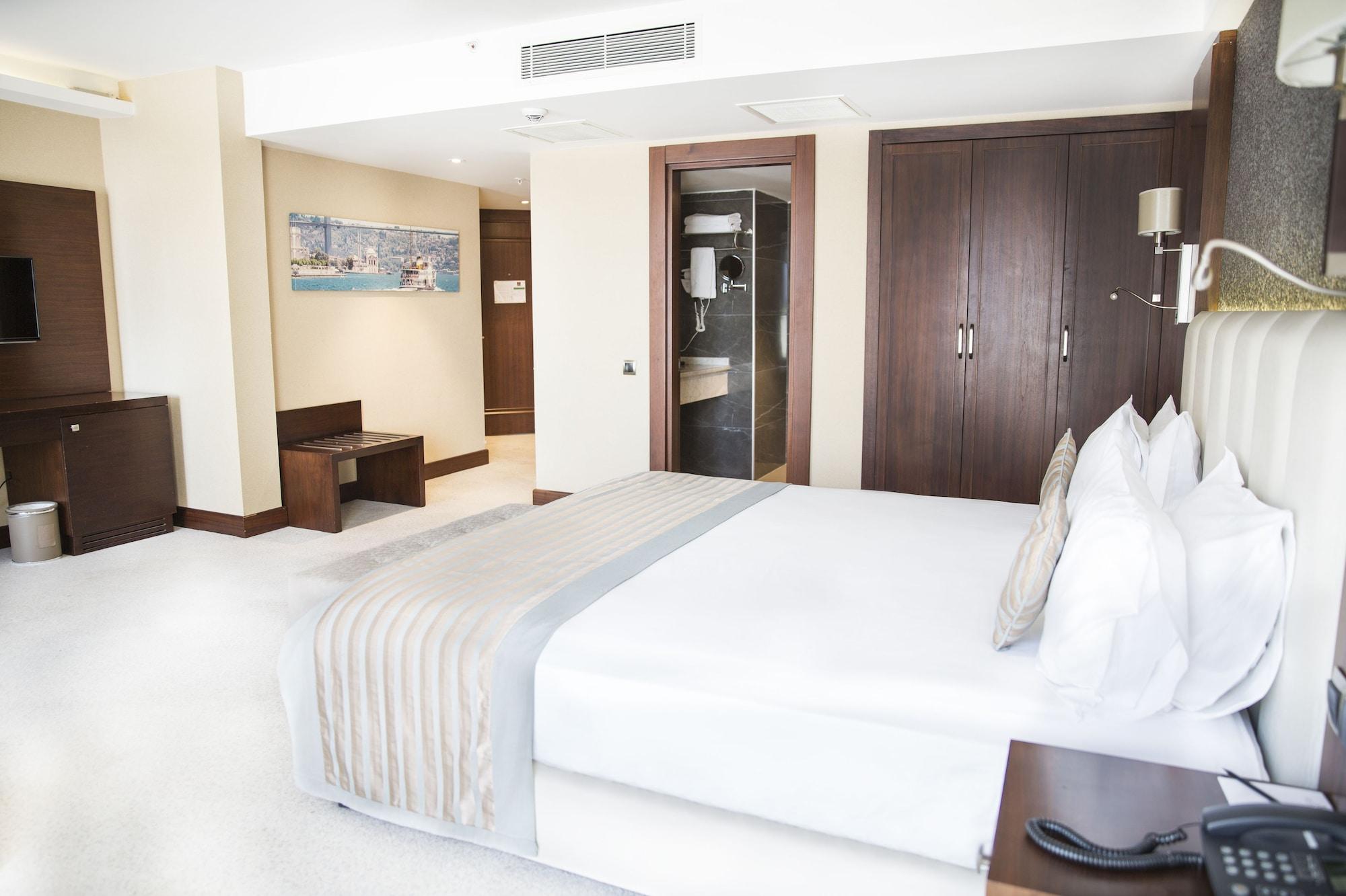 Grand Aras & Hotel