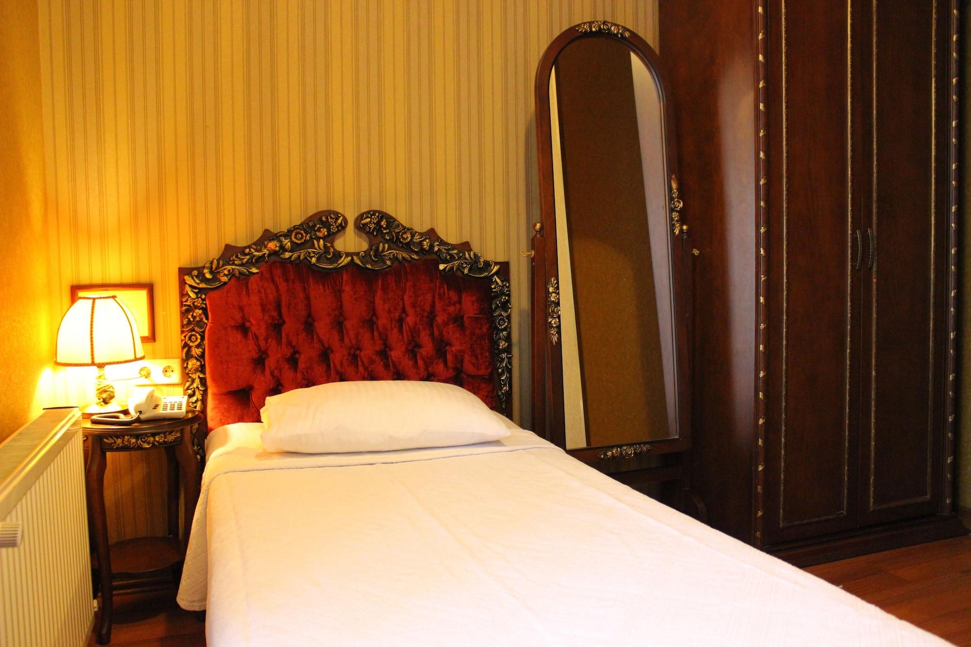 Santa Hill Hotel 3*