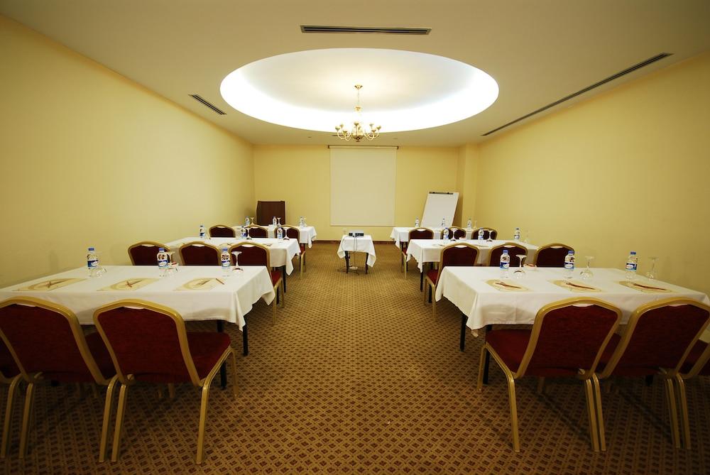 Hotel Taksim Metropark 4*