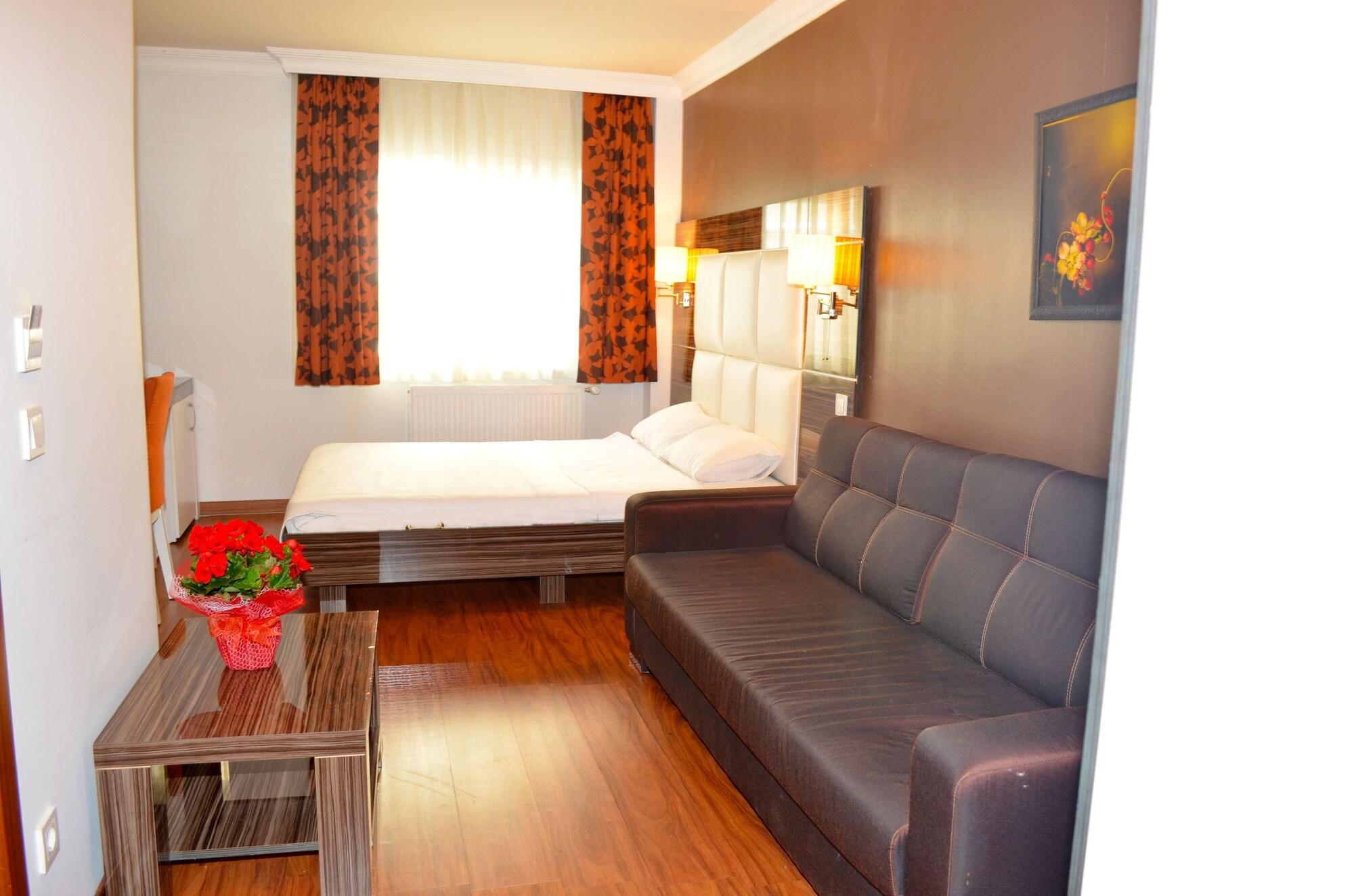 Hotel La Piano 2*