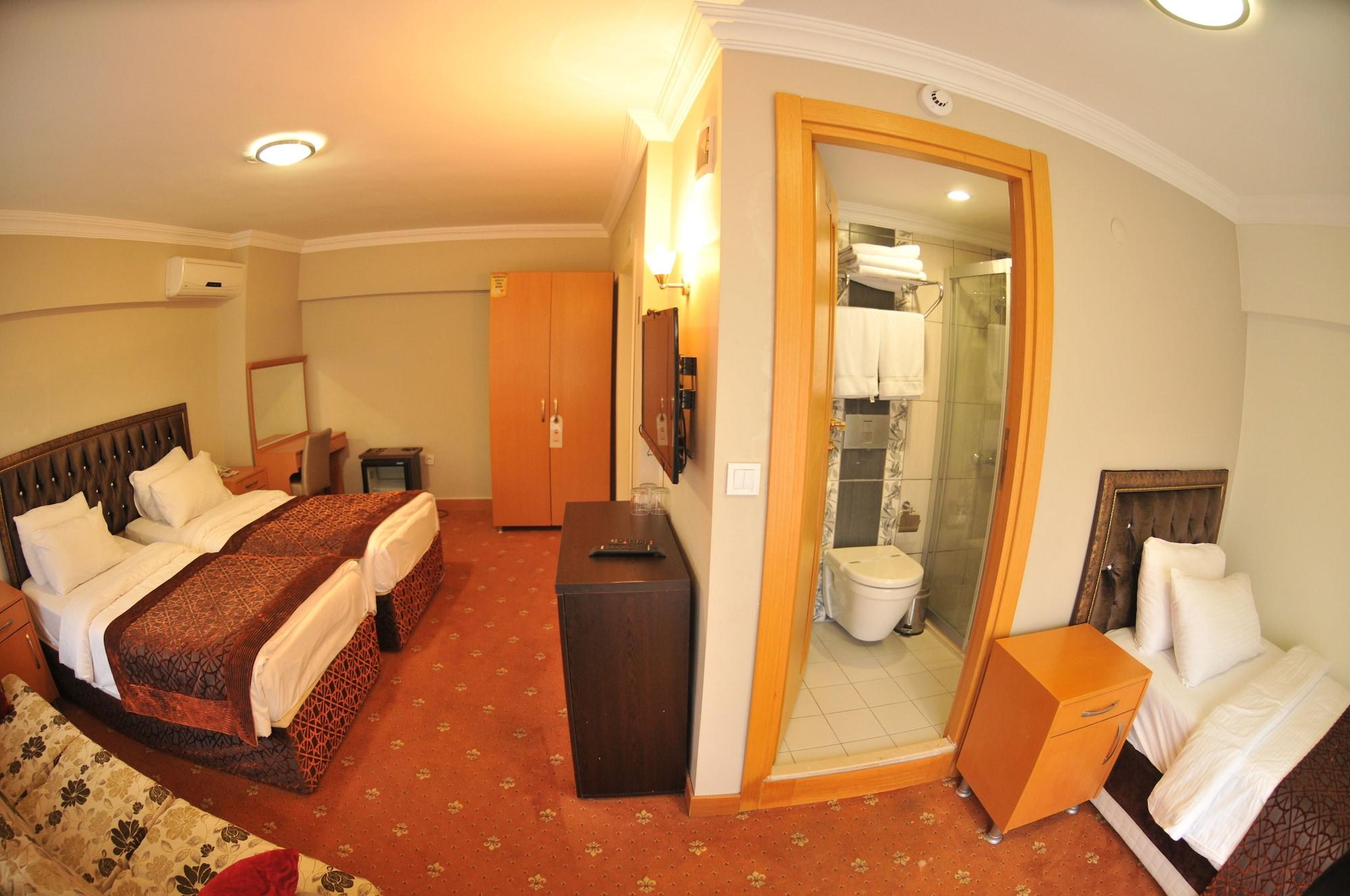 Palace Point Hotel