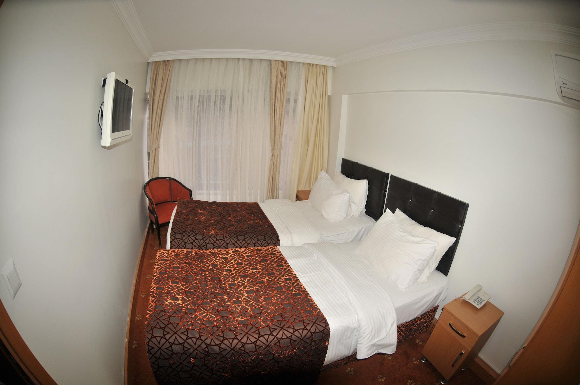 Palace Point 2*