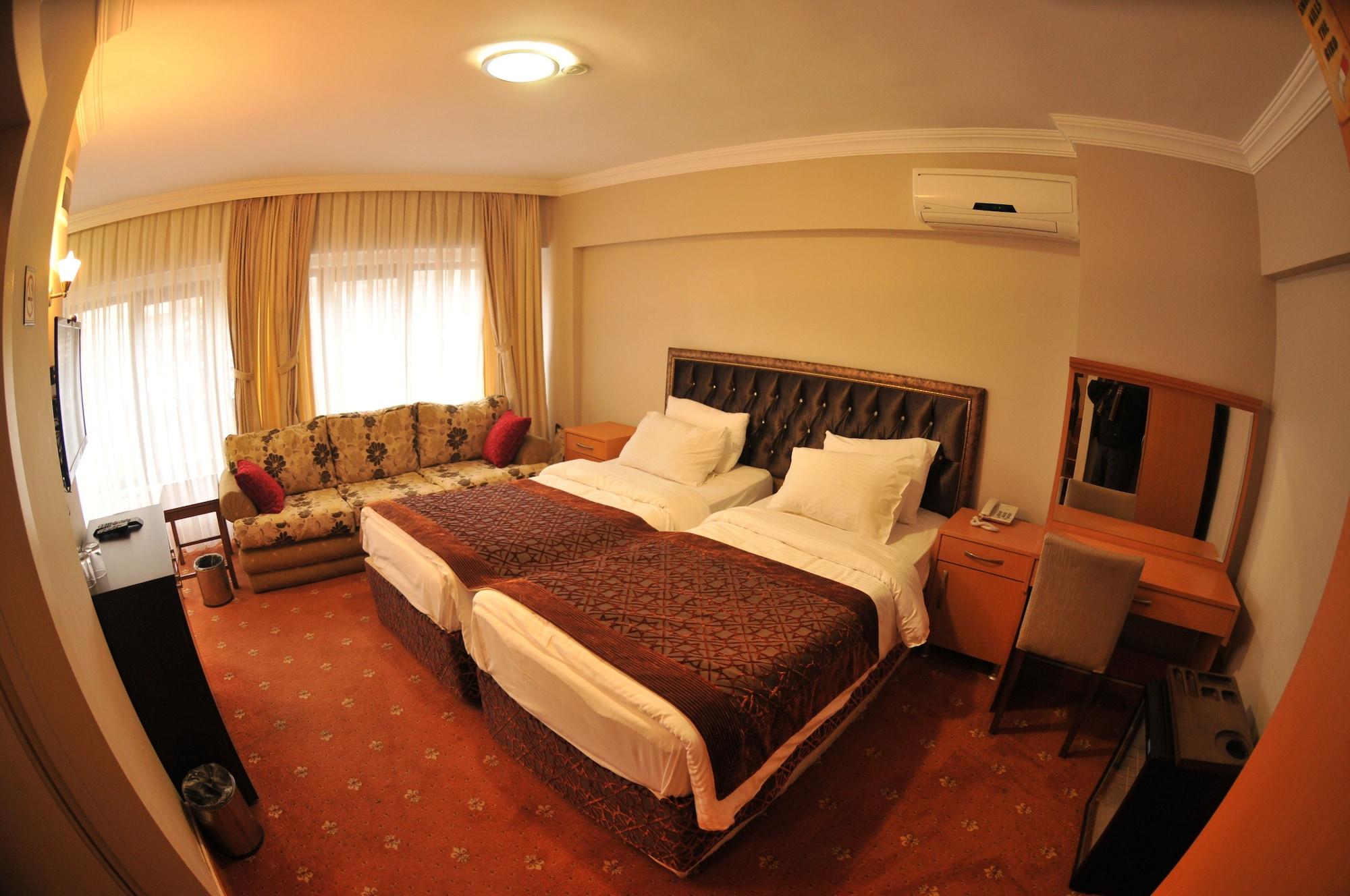 Palace Point Hotel