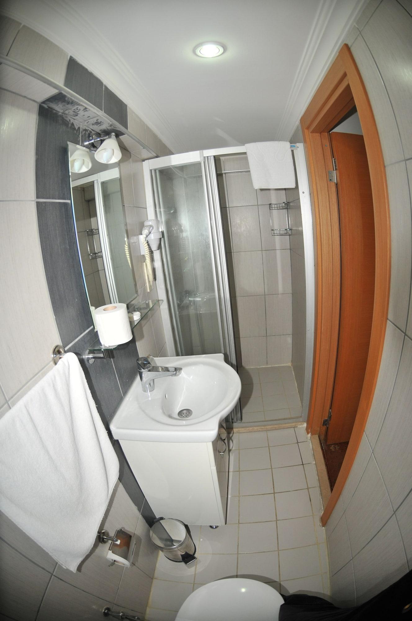 Palace Point Hotel 2*