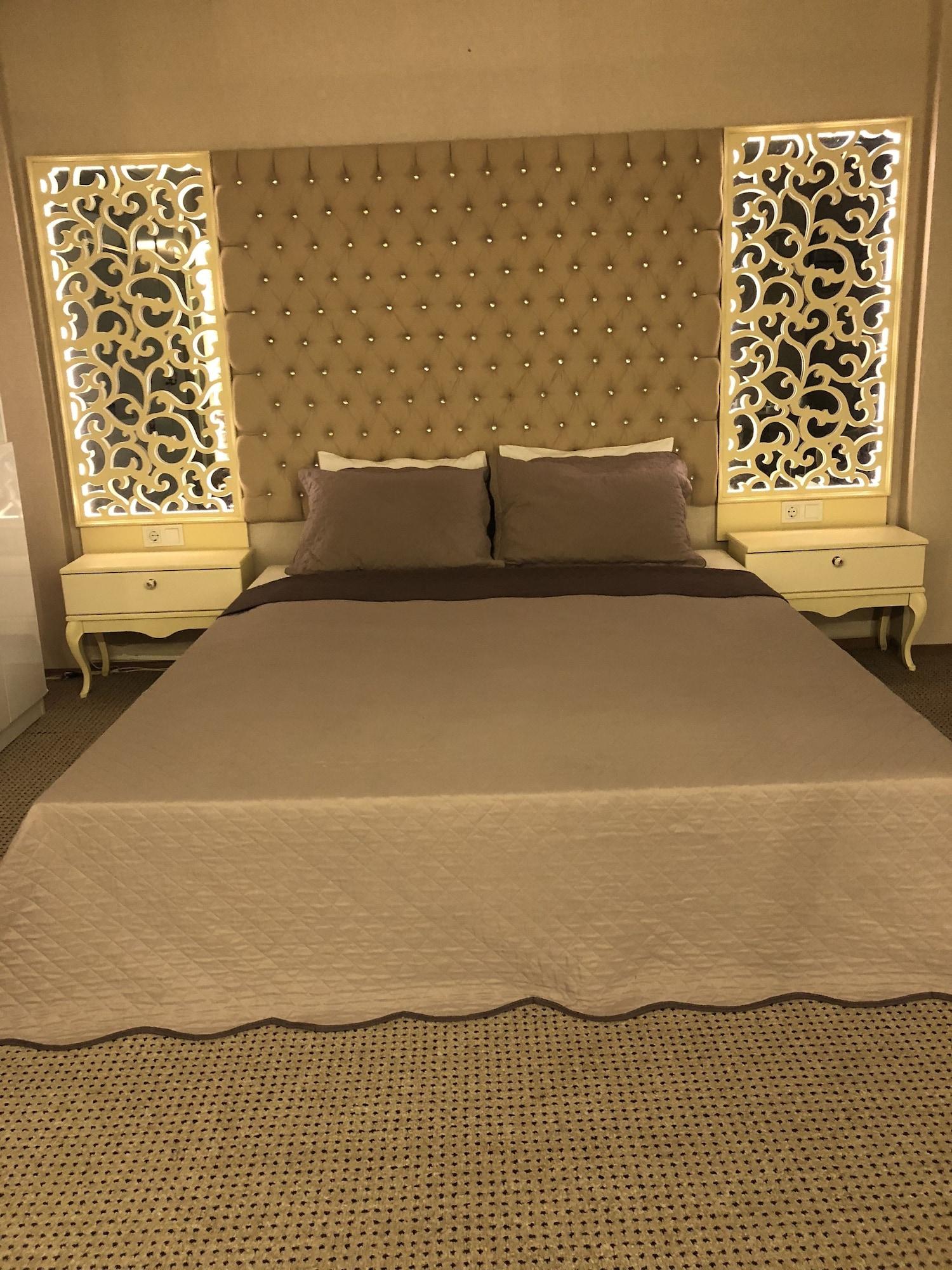 Lizzia Butik 3*