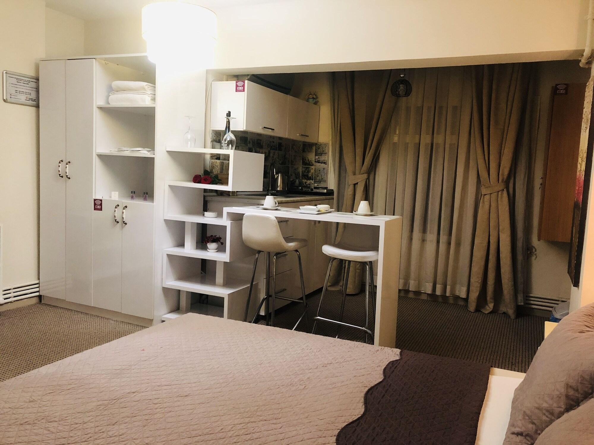 Lizzia Butik 3*