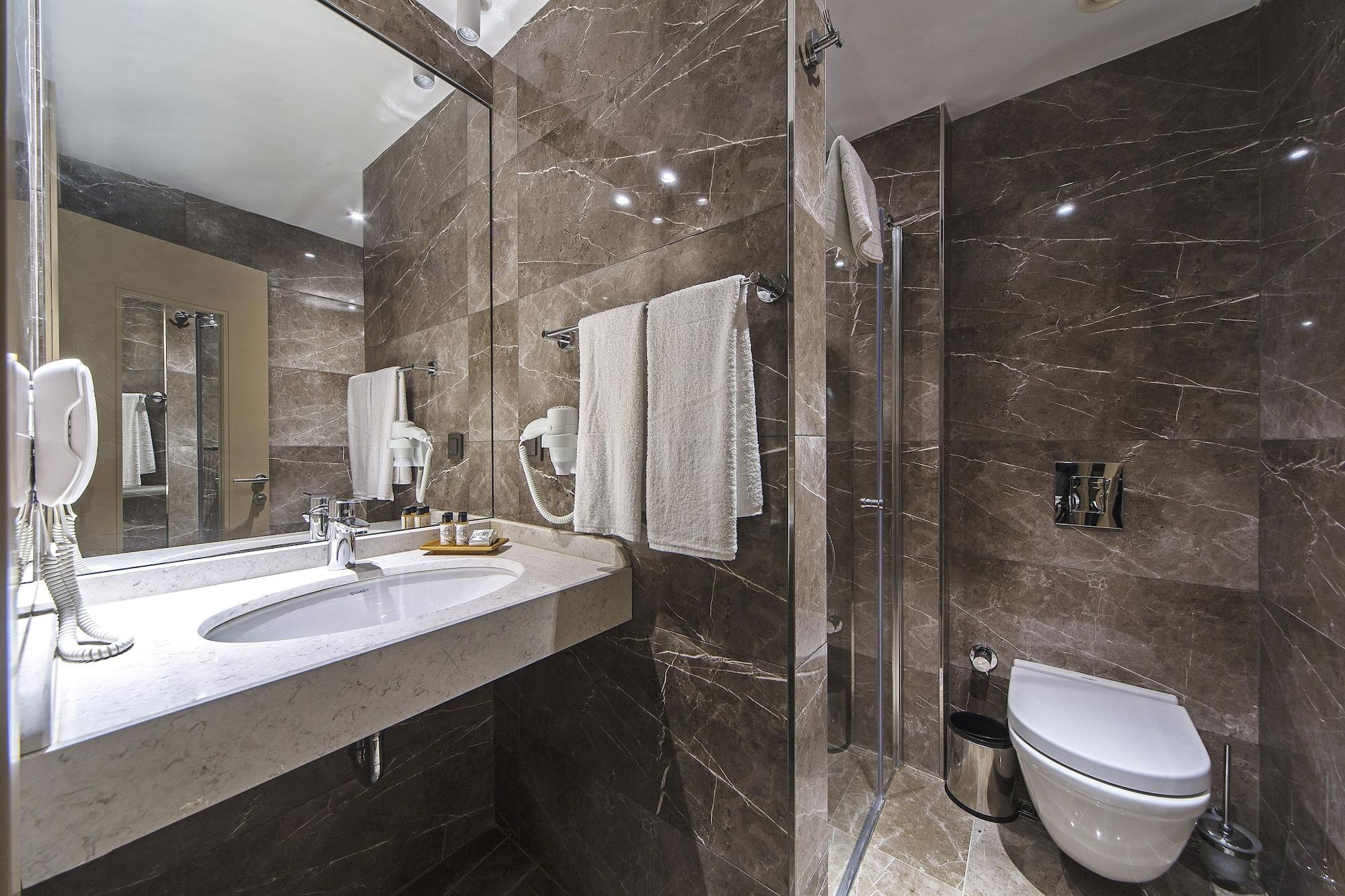 Redmont Nisantasi Otel 3*