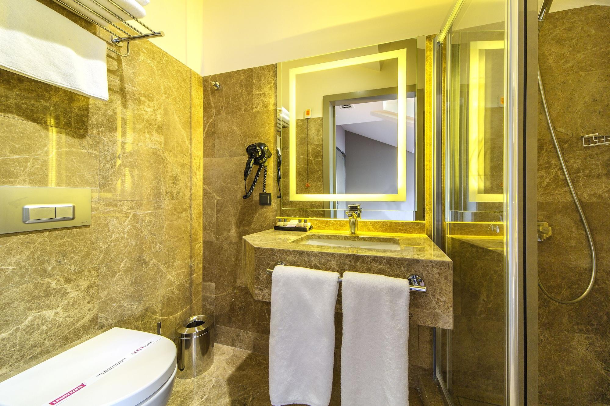 Hotel The 3*
