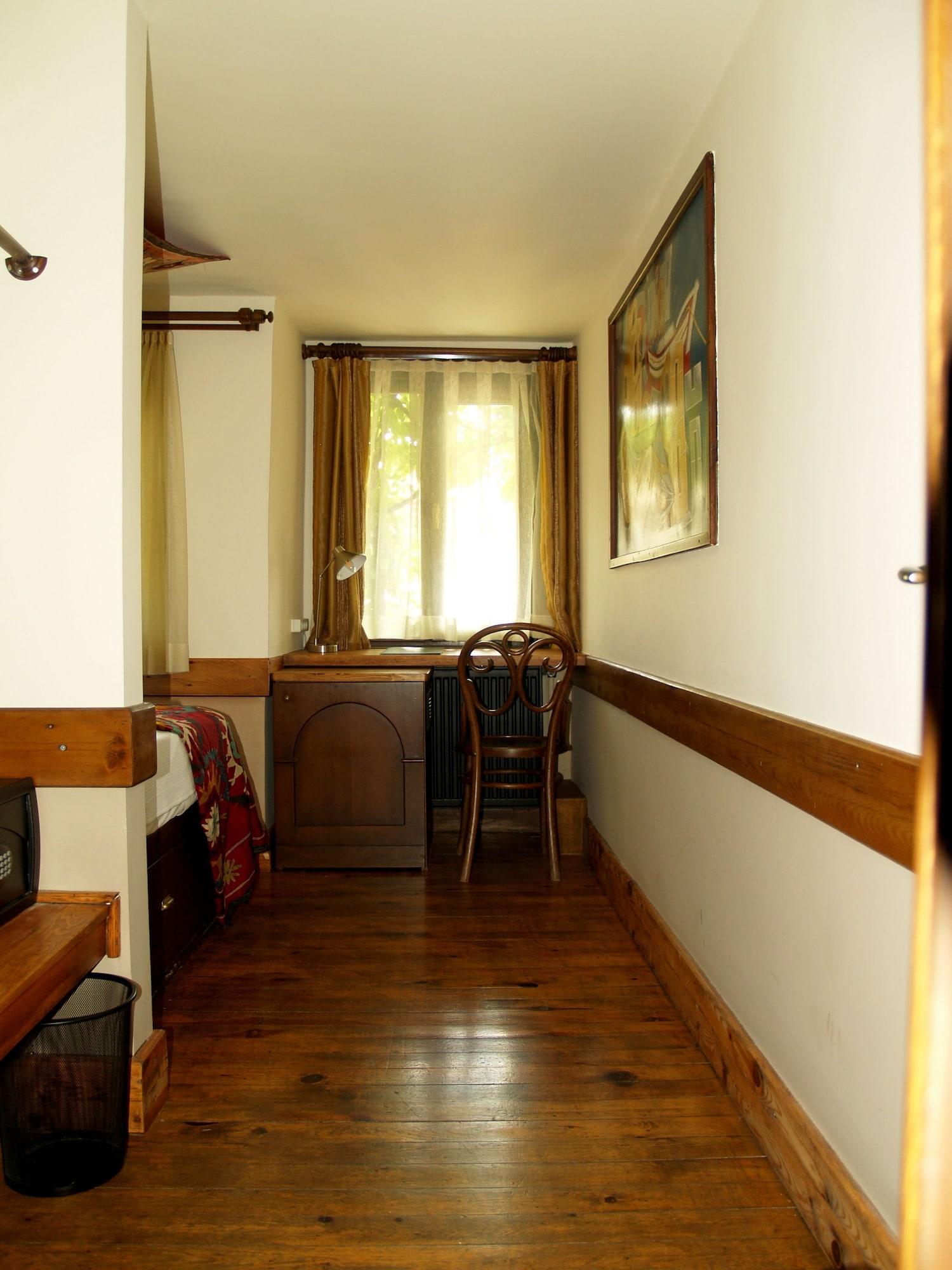 Empress Zoe Hotel 2*