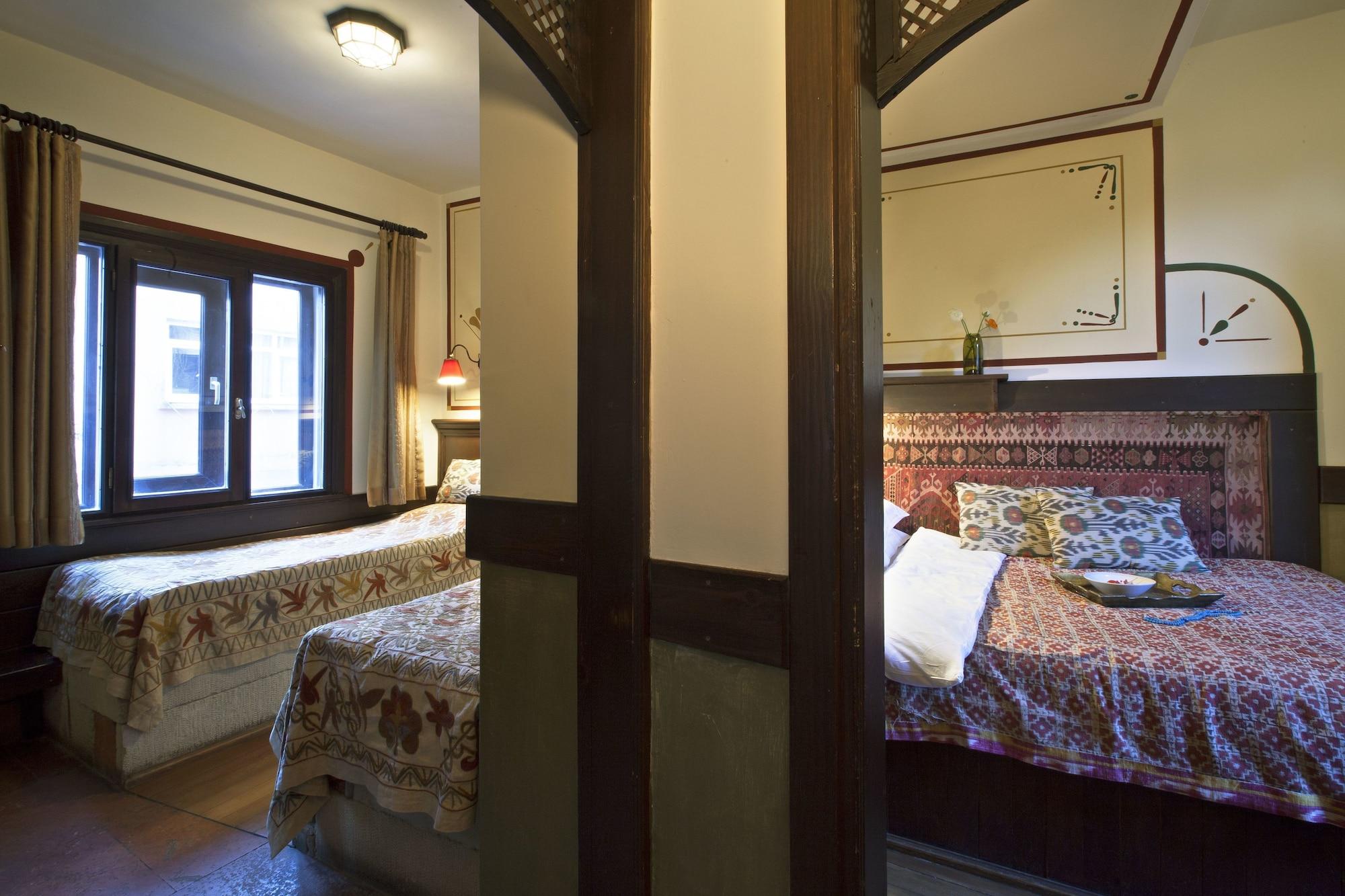 Empress Zoe Hotel 2*