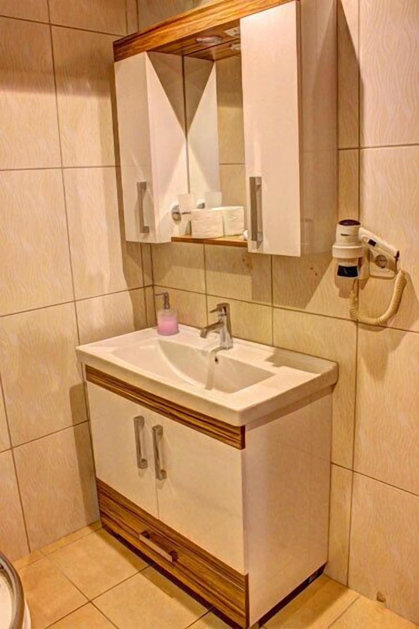 Real Life Hotel 2*