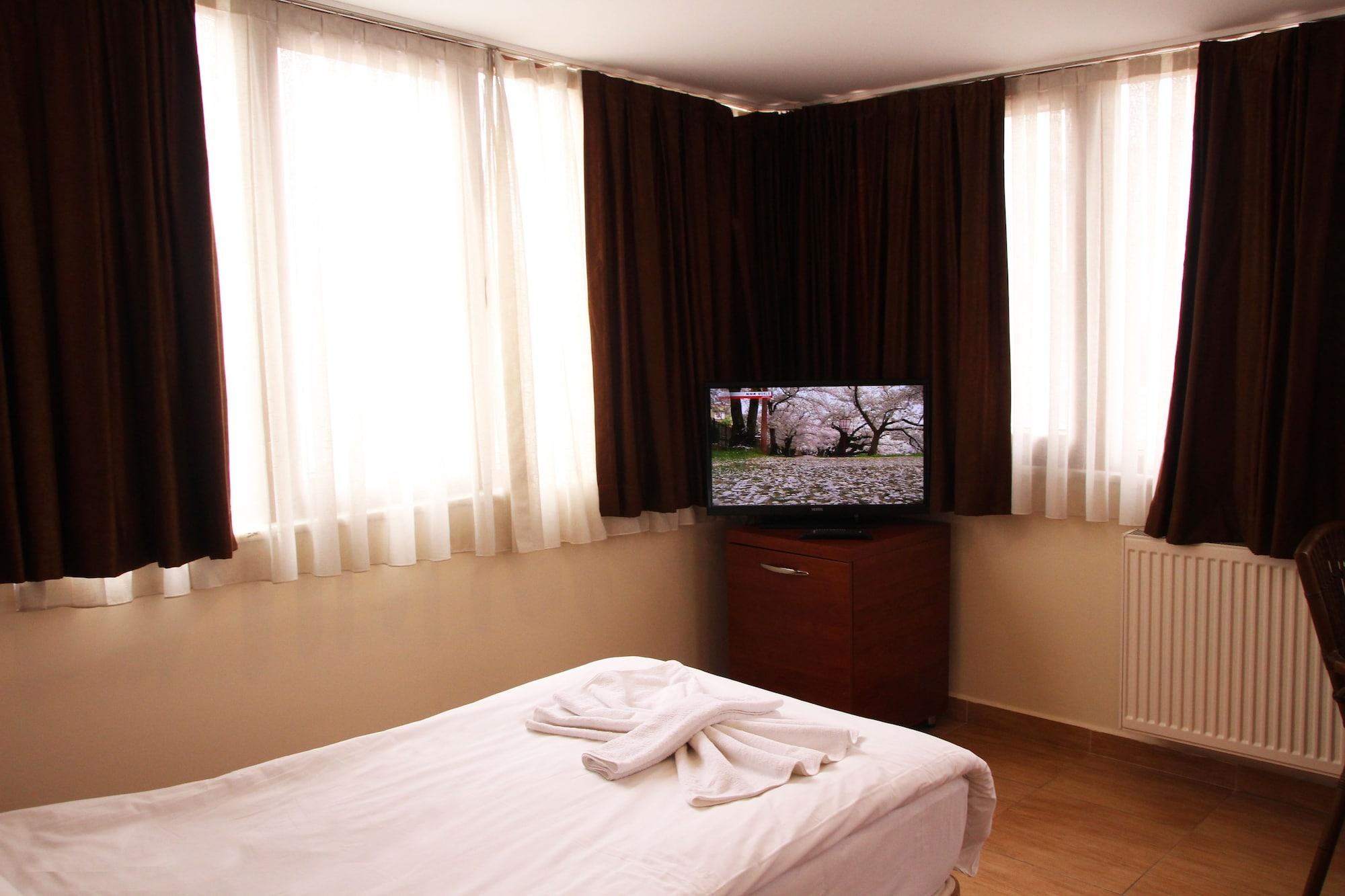 Hotel Real Life 2*