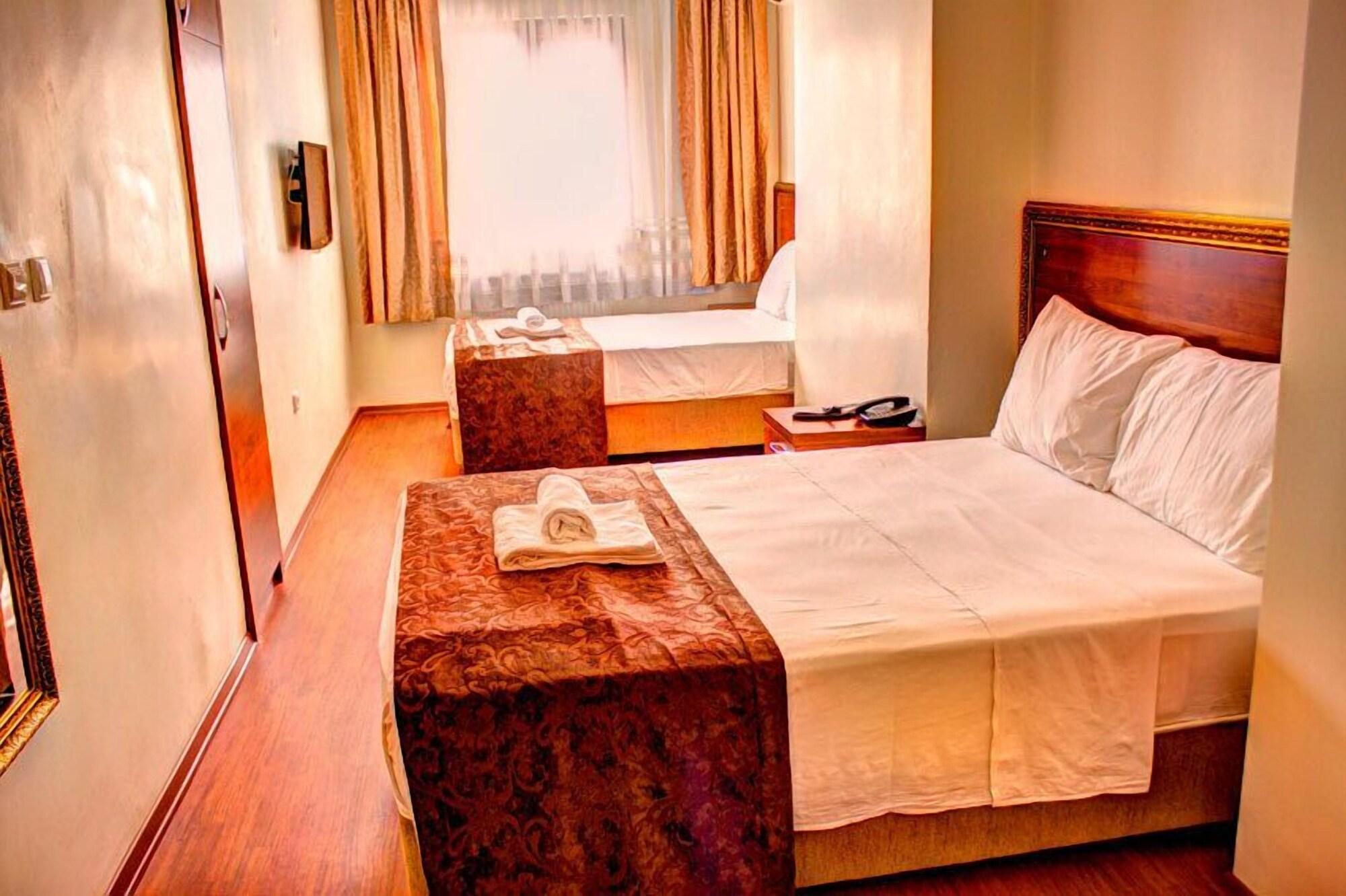 Hotel Real Life
