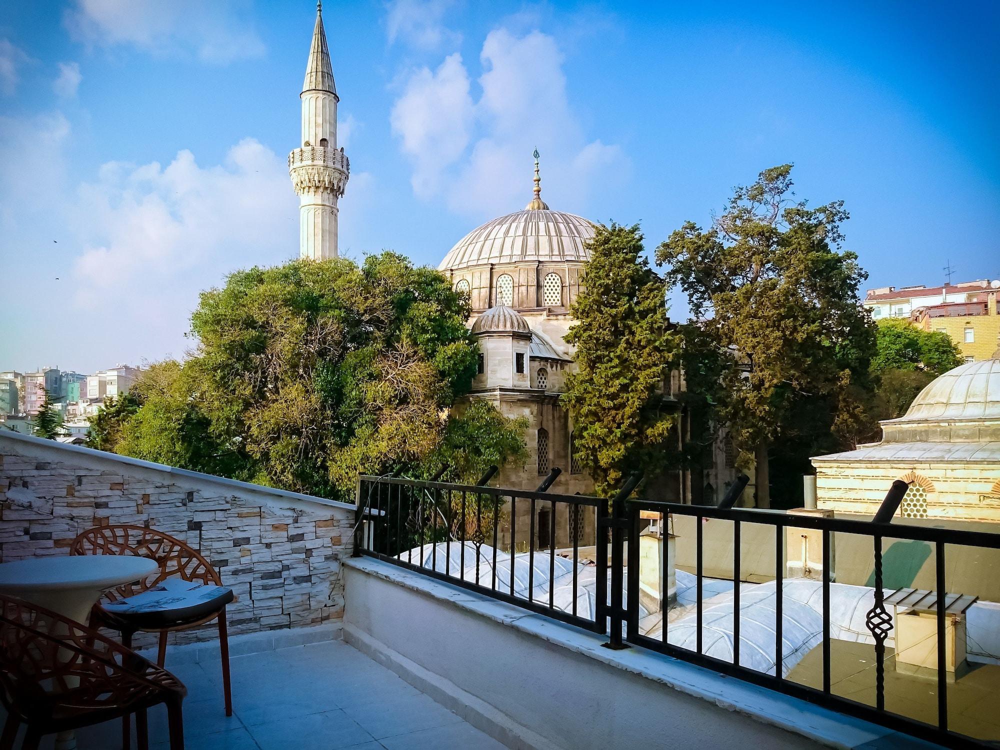 Miss Royal & İstanbul