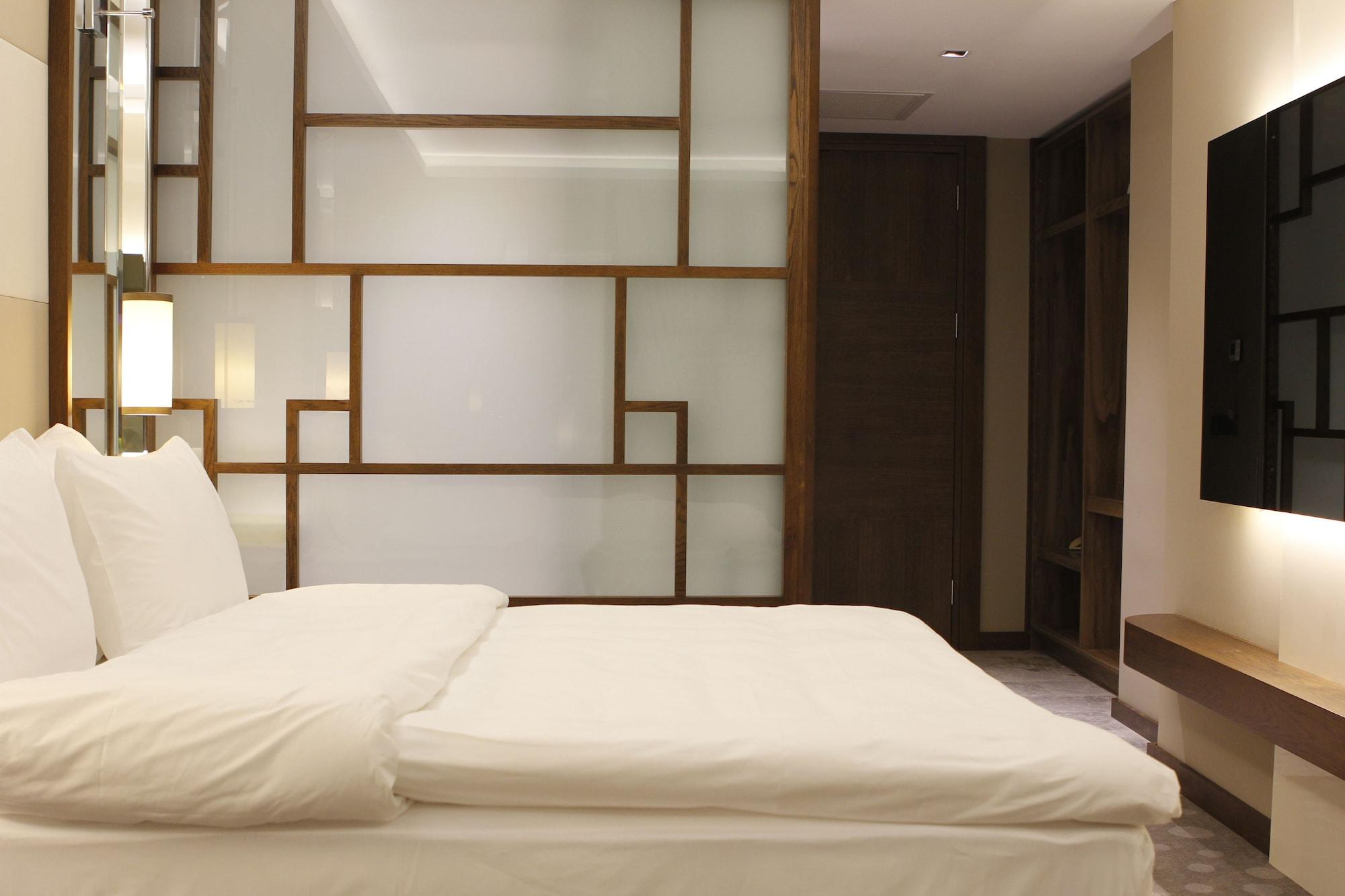 The Biancho Pera Hotel