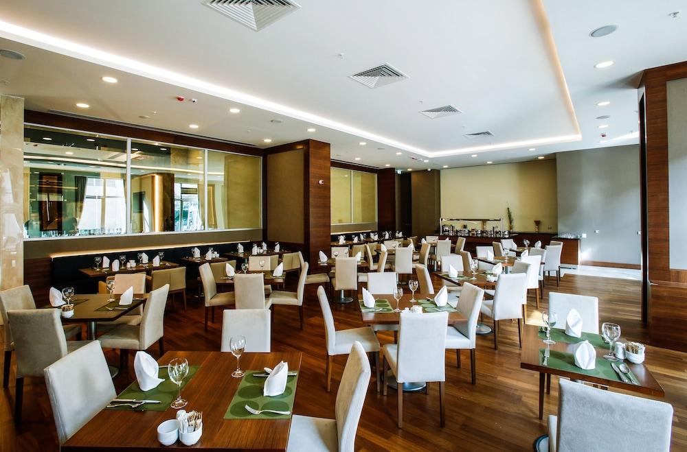 Dedeman Bostanci & Convention Center Hotel