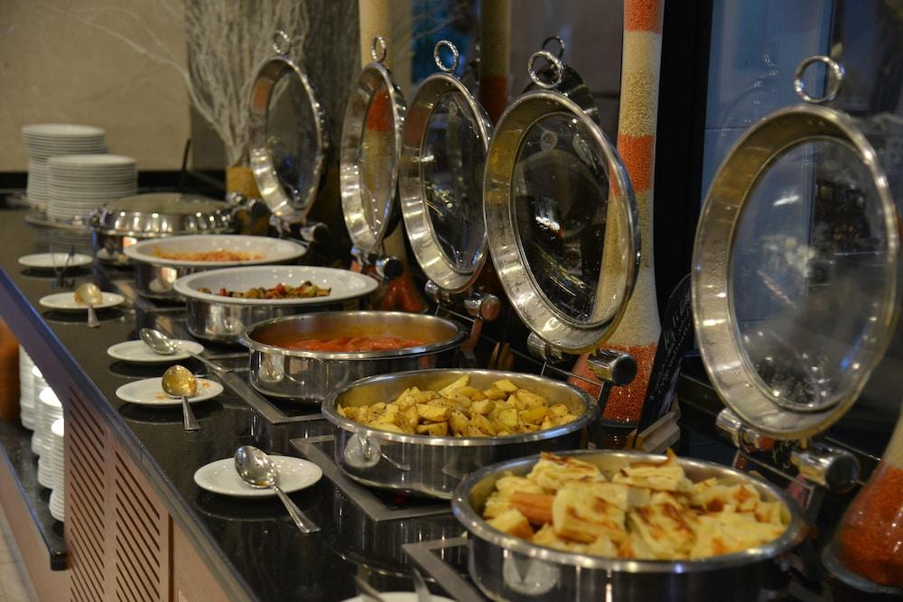 Dedeman Bostanci & Convention Center 5* Istanbul