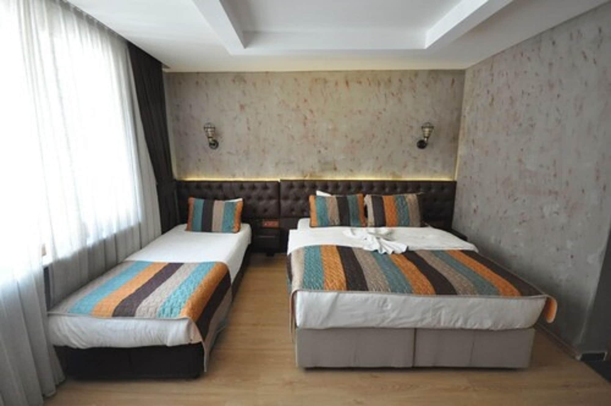 Retropera Hotel