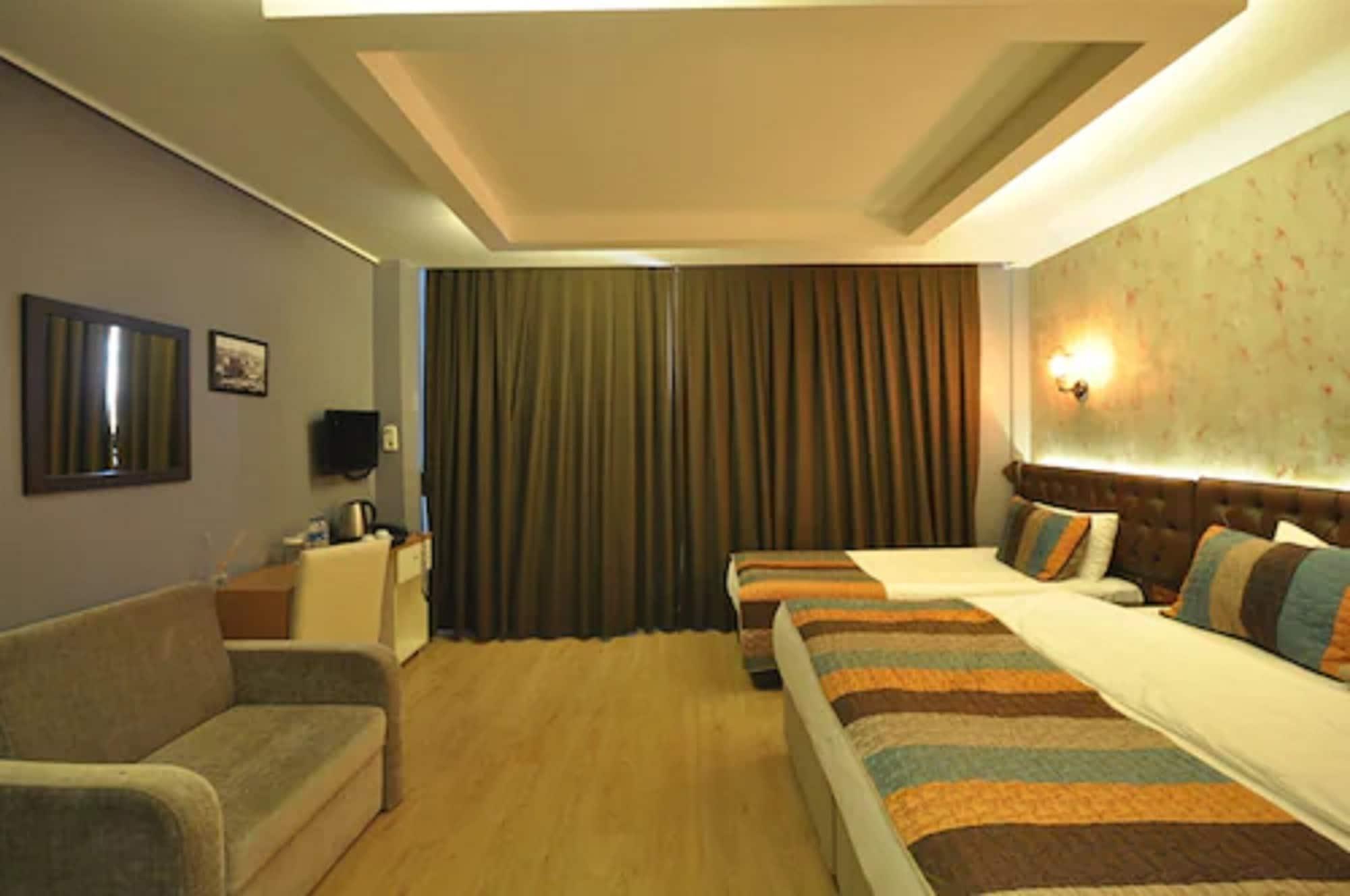 Retropera Hotel