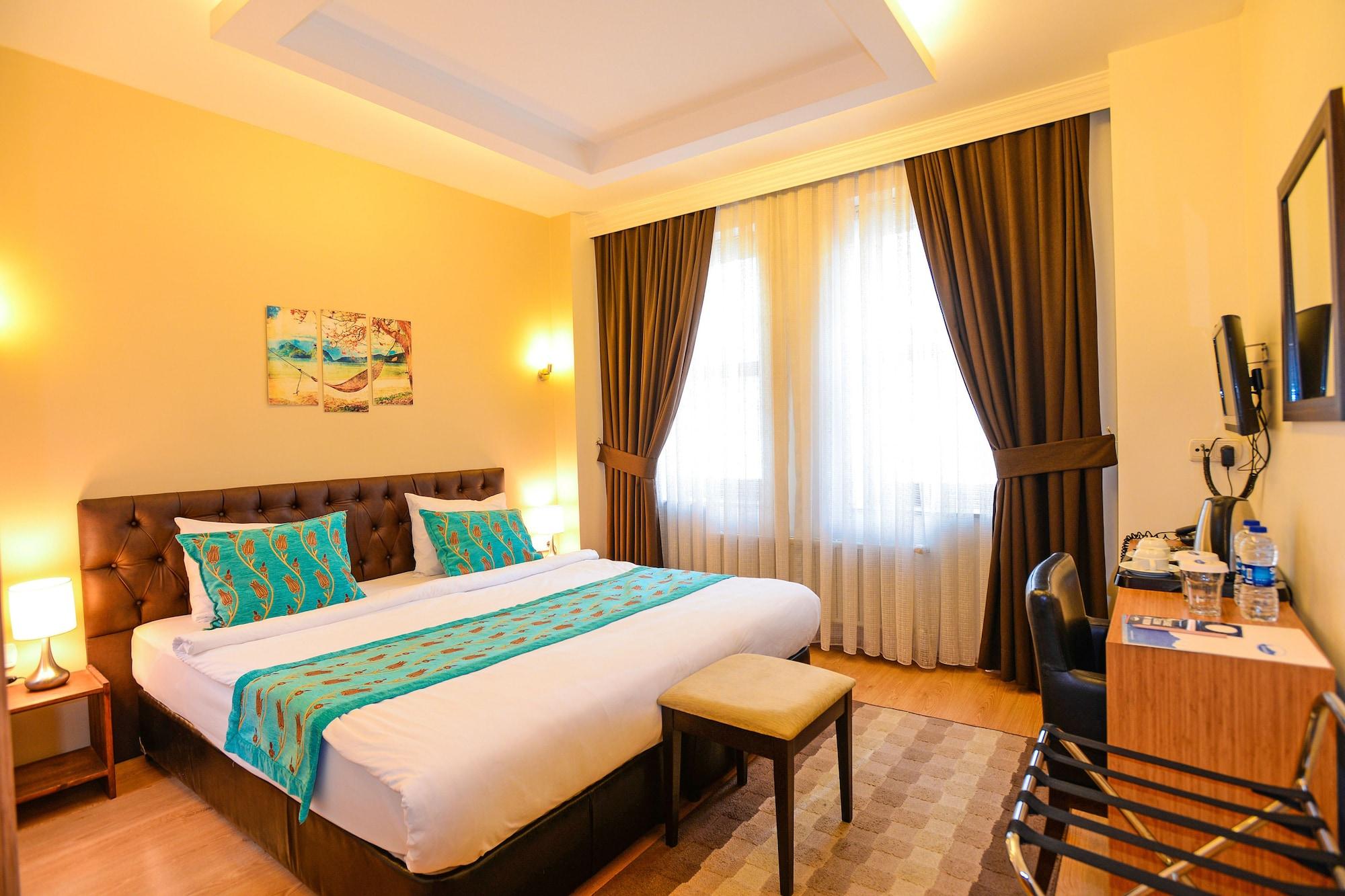 Retropera Hotel