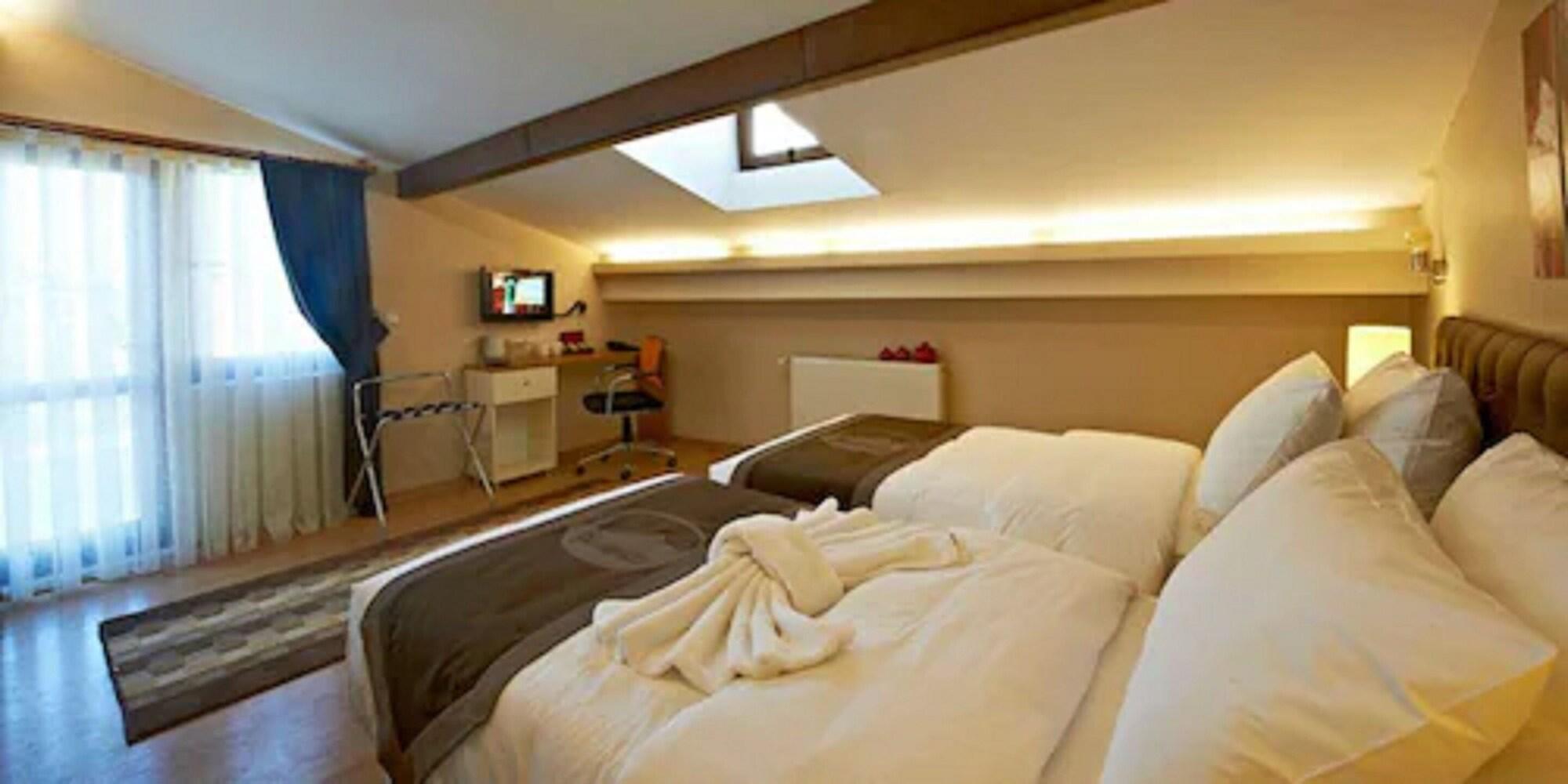 Retropera Hotel 2*
