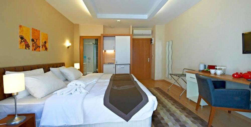 Retropera Hotel