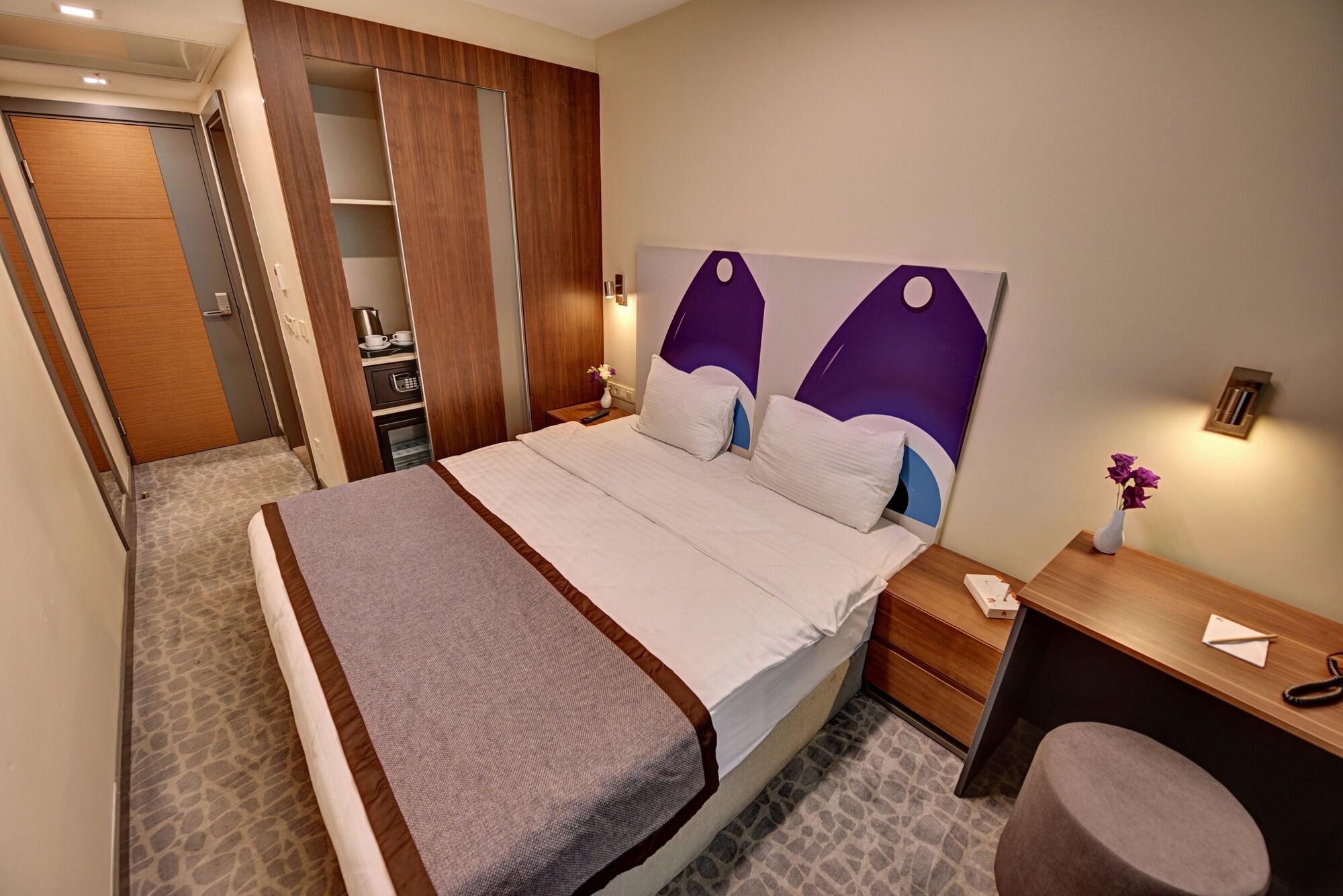 All Inn Hotel
