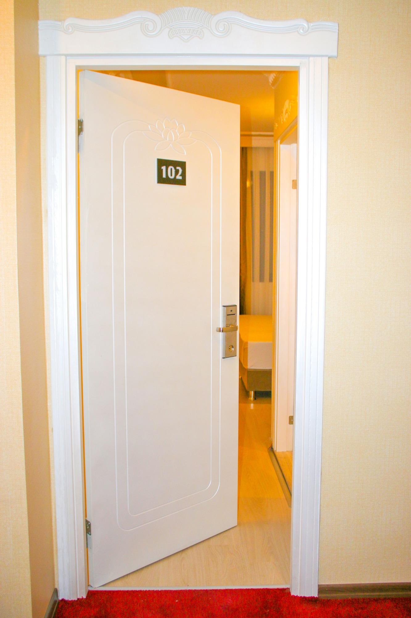 Deluxe Newport - Old Hotel
