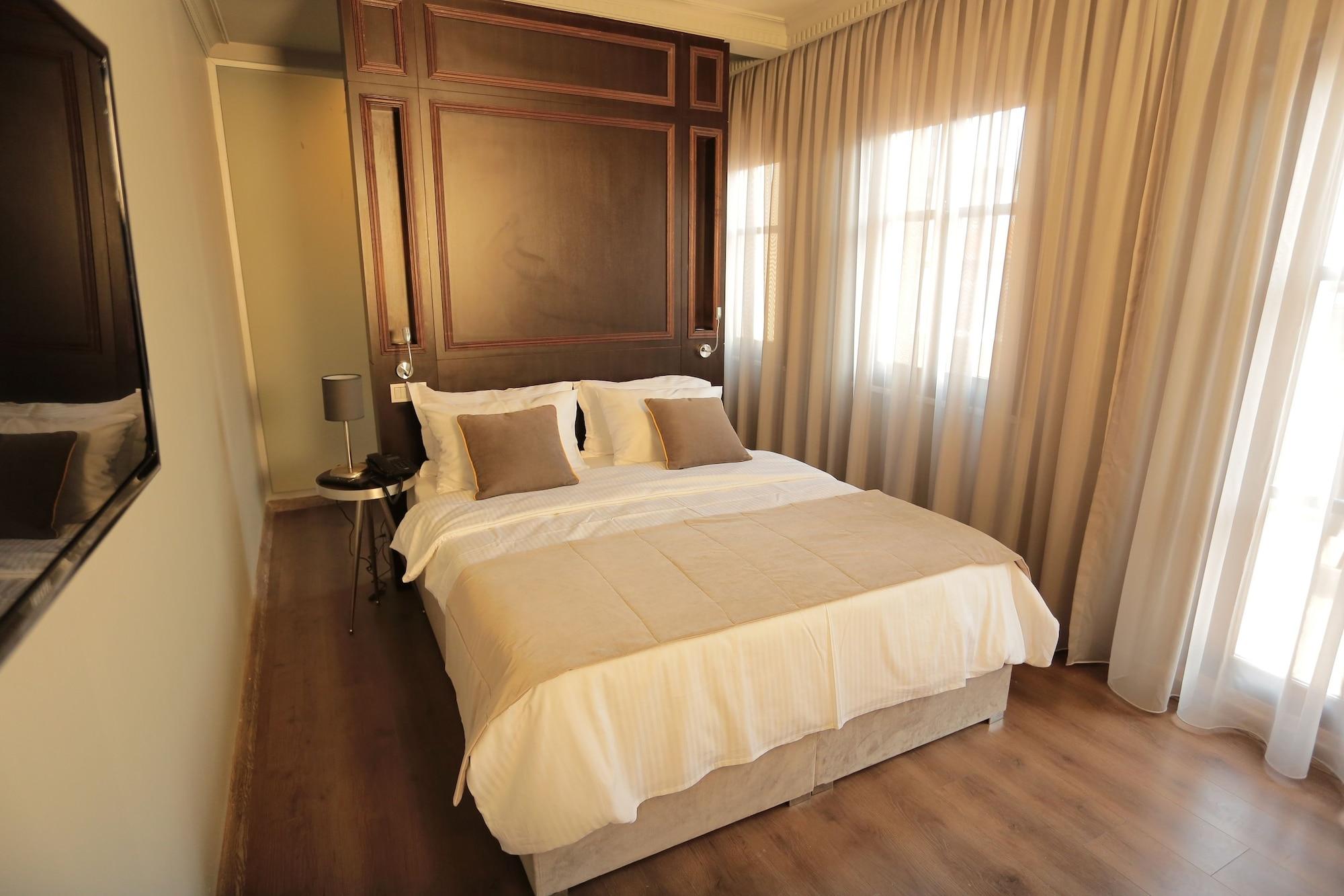 Ferman Pera Otel 3*